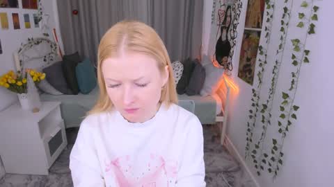Snapshot of laly_peach chatting on 01-04-25, 04:32 Laly online show from 01-04-25, 04:32