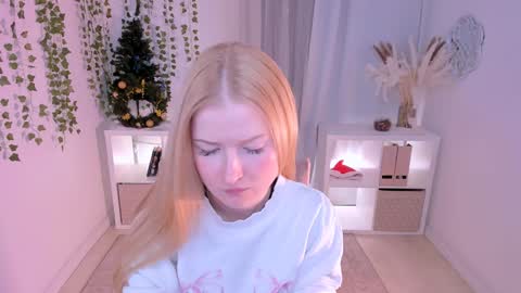 Snapshot of laly_peach chatting on 01-05-25, 04:38 Laly online show from 01-05-25, 04:38