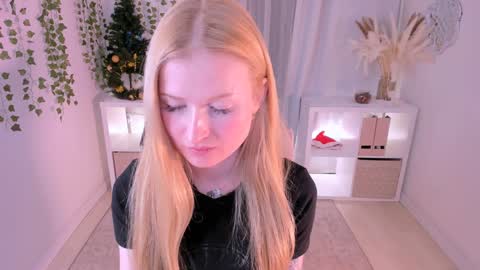 Snapshot of laly_peach chatting on 01-05-25, 07:39 Laly online show from 01-05-25, 07:39