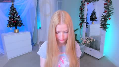 Snapshot of laly_peach chatting on 01-06-25, 04:13 Laly online show from 01-06-25, 04:13