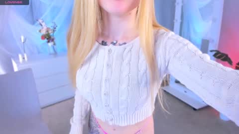 Snapshot of laly_peach chatting on 01-28-25, 07:00 Laly online show from 01-28-25, 07:00
