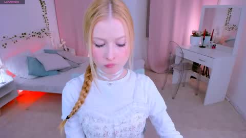 Snapshot of laly_peach chatting on 02-11-25, 10:59 Laly online show from 02-11-25, 10:59