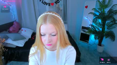 Snapshot of laly_peach chatting on 02-16-25, 04:32 Laly online show from 02-16-25, 04:32