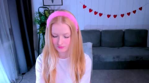 Snapshot of laly_peach chatting on 02-19-25, 02:23 Laly online show from 02-19-25, 02:23