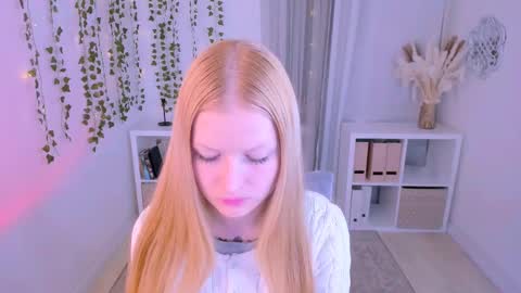 Snapshot of laly_peach chatting on 02-27-25, 04:21 Laly online show from 02-27-25, 04:21