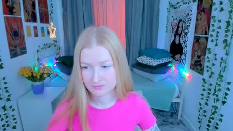 Snapshot of laly_peach chatting on 03-01-25, 04:11 Laly online show from 03-01-25, 04:11
