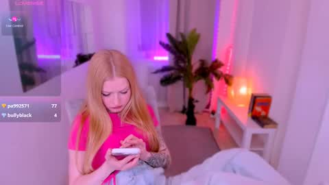 Snapshot of laly_peach chatting on 03-09-25, 07:37 Laly online show from 03-09-25, 07:37