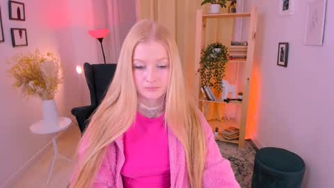 Snapshot of laly_peach chatting on 03-12-25, 04:56 Laly online show from 03-12-25, 04:56
