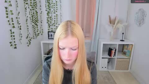 Snapshot of laly_peach chatting on 10-01-25, 11:27 Laly online show from 10-01-25, 11:27