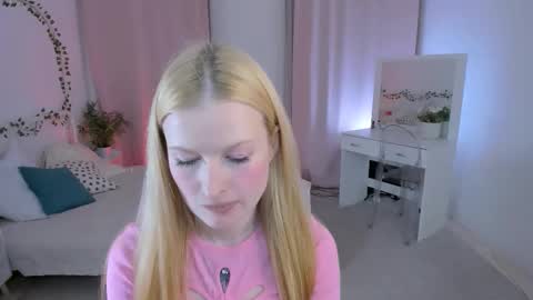 Snapshot of laly_peach chatting on 10-02-25, 12:34 Laly online show from 10-02-25, 12:34