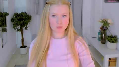 Snapshot of laly_peach chatting on 10-07-25, 04:48 Laly online show from 10-07-25, 04:48