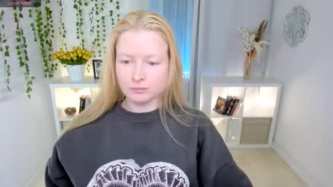 Laly online show from 03-21-26, 07:46