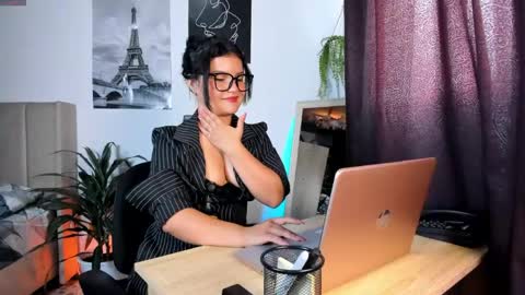 Snapshot of lana_beket_ chatting on 05-12-26, 06:27 Lana online show from 05-12-26, 06:27