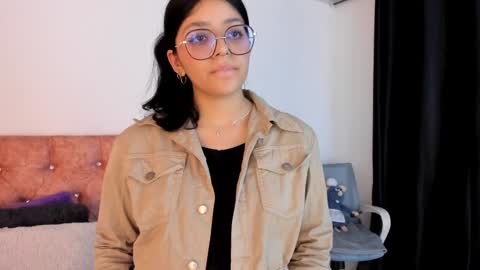 Snapshot of lana_dol chatting on 01-27-25, 09:33 ... . . ... online show from 01-27-25, 09:33