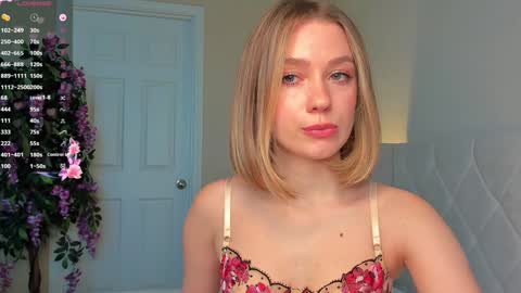 Snapshot of lana_moreno chatting on 01-12-25, 07:42 Lana online show from 01-12-25, 07:42