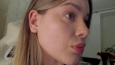 Alana online show from 01-25-25, 04:35