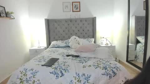 Snapshot of lana_roux chatting on 01-18-26, 12:36 lana_roux online show from 01-18-26, 12:36