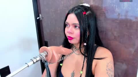 Snapshot of lana_valkova chatting on 02-11-25, 12:05 Lana online show from 02-11-25, 12:05