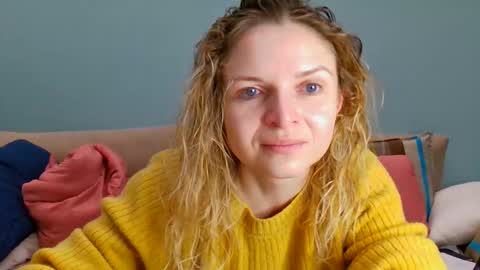 Snapshot of lanaangeldream chatting on 10-18-25, 12:28 Lana online show from 10-18-25, 12:28