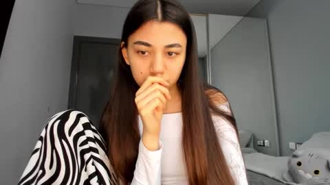 Snapshot of lanalandd chatting on 12-17-25, 01:28 Lana online show from 12-17-25, 01:28