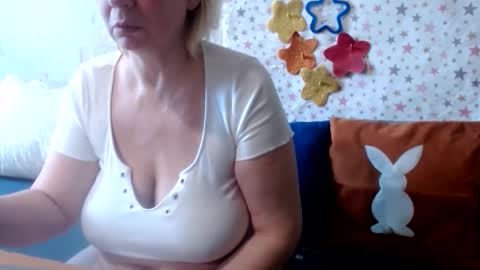 Snapshot of lanalovelyqueen chatting on 06-11-26, 08:01 LovelyQueen online show from 06-11-26, 08:01