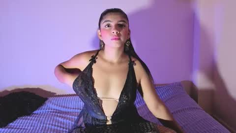 Snapshot of lanalux__ chatting on 10-15-25, 04:34 lanalux__ online show from 10-15-25, 04:34