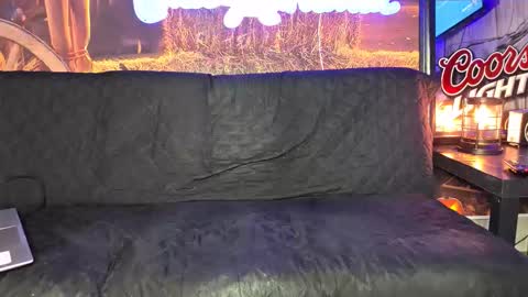 Snapshot of lancehardwood222 chatting on 10-12-25, 12:31 LANCE online show from 10-12-25, 12:31