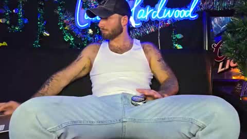 Snapshot of lancehardwood222 chatting on 11-10-25, 01:15 LANCE online show from 11-10-25, 01:15