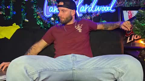 Snapshot of lancehardwood222 chatting on 11-12-25, 01:17 LANCE online show from 11-12-25, 01:17