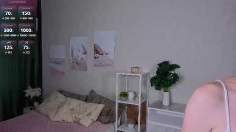 Snapshot of laniehohenberger chatting on 07-10-26, 01:10 Hello everyone Im Gena online show from 07-10-26, 01:10