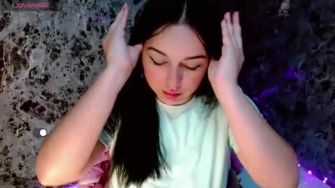 Snapshot of lanna_belle28 chatting on 11-14-25, 01:10 Lanna online show from 11-14-25, 01:10