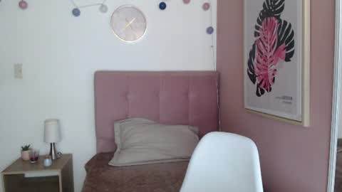 Snapshot of lanna_mills chatting on 06-25-26, 01:15 Lanna online show from 06-25-26, 01:15