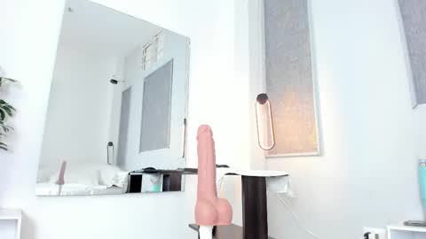 Snapshot of lanna_russo1 chatting on 02-27-26, 08:47 Lanna miley Russo online show from 02-27-26, 08:47