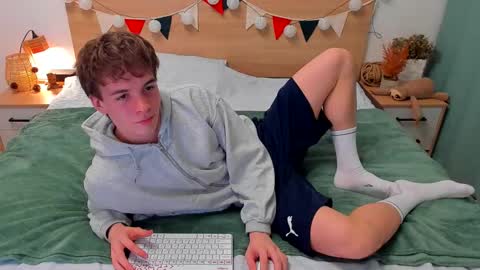 Fandi online show from 11-21-25, 06:23