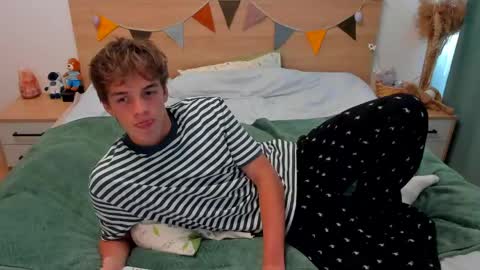 Fandi online show from 04-20-26, 07:22