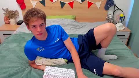 Snapshot of lanny_fandi chatting on 07-27-26, 04:25 Fandi online show from 07-27-26, 04:25