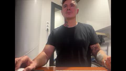 Snapshot of lanzarote6 chatting on 09-16-25, 02:51 BDSM online show from 09-16-25, 02:51