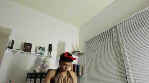 laparis19 online show from 05-07-26, 06:46
