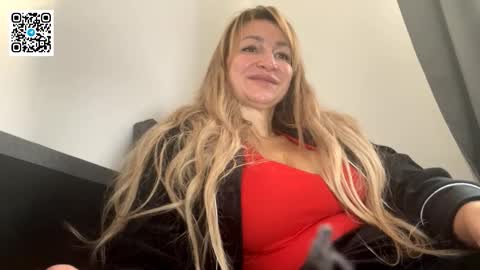 Snapshot of lapussia chatting on 11-15-25, 02:46 Olena online show from 11-15-25, 02:46