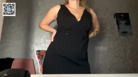 Snapshot of lapussia chatting on 12-15-25, 09:30 Olena online show from 12-15-25, 09:30