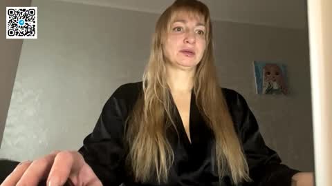 Snapshot of lapussia chatting on 12-16-25, 09:36 Olena online show from 12-16-25, 09:36