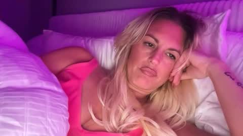 Snapshot of lara46mypleasure chatting on 03-22-26, 03:21 Lara online show from 03-22-26, 03:21