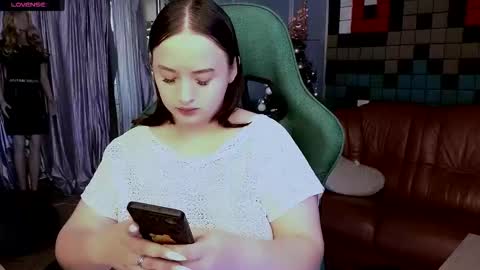 Snapshot of lara_benson_ chatting on 12-20-25, 10:33 lara_benson_ online show from 12-20-25, 10:33