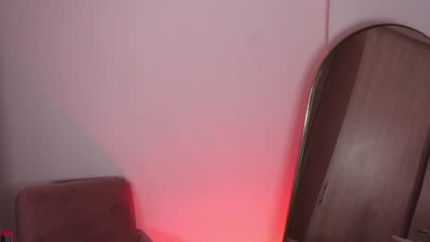 Snapshot of lara_bombshelll chatting on 06-25-26, 10:25 Lara online show from 06-25-26, 10:25