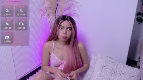 Snapshot of lara_gil_ chatting on 11-13-25, 12:15 Lara Gill online show from 11-13-25, 12:15