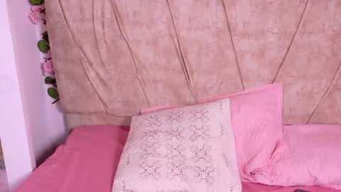 Snapshot of lara_gil_ chatting on 12-05-25, 08:27 Lara Gill online show from 12-05-25, 08:27