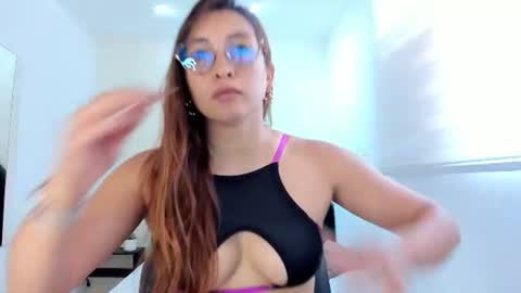 Snapshot of lara_martin chatting on 06-14-26, 05:37 700 200 online show from 06-14-26, 05:37