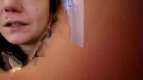 Snapshot of laraa333 chatting on 02-12-25, 09:20 Little online show from 02-12-25, 09:20