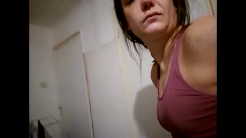 Snapshot of laraa333 chatting on 02-15-25, 05:41 Little online show from 02-15-25, 05:41