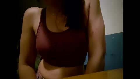 Snapshot of laraa333 chatting on 02-25-25, 10:29 Little online show from 02-25-25, 10:29